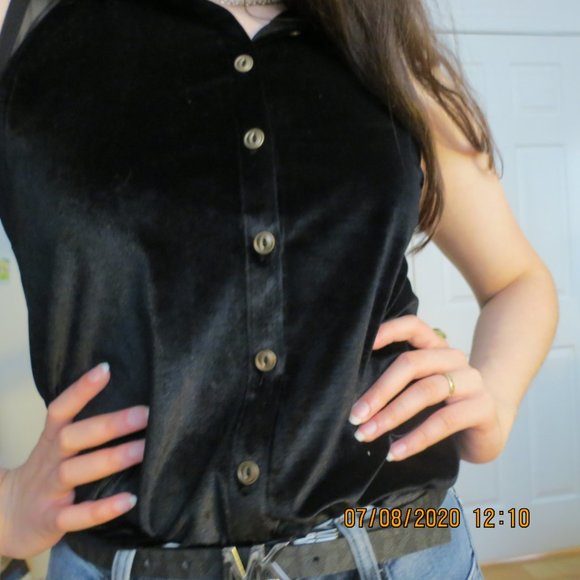 Sleeveless velvet black button up top - Picture 1 of 3